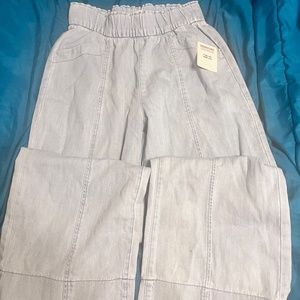 Juniors size small Levi’s pull on wide leg jeans